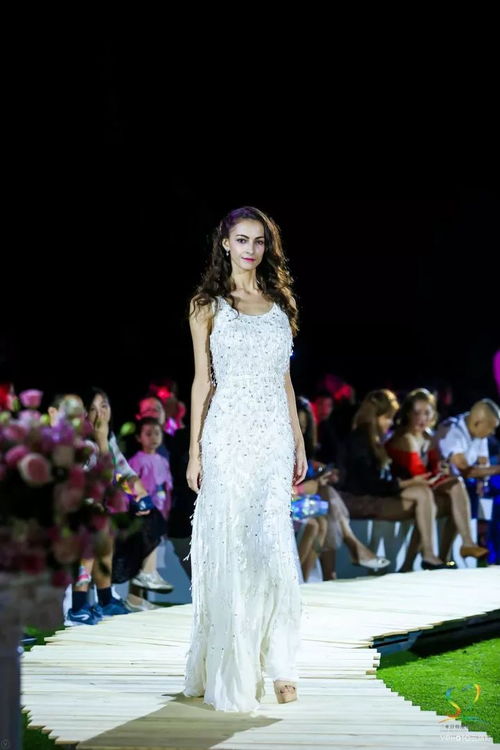 小岛君 回顾 共赴玫瑰之约 jenny packham 2018婚纱系列发布会浪漫上演